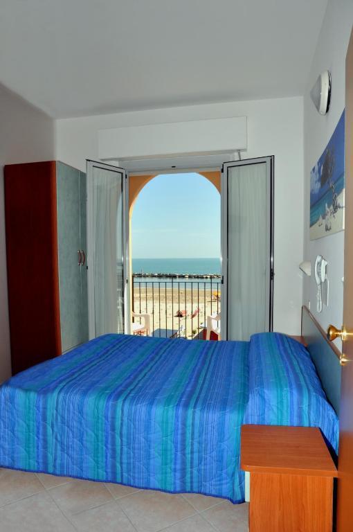 Hotel Holiday Beach Viserbella di Rimini Zimmer foto