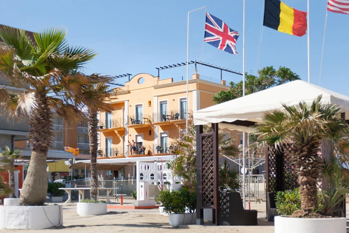 Hotel Holiday Beach Viserbella di Rimini Exterior foto