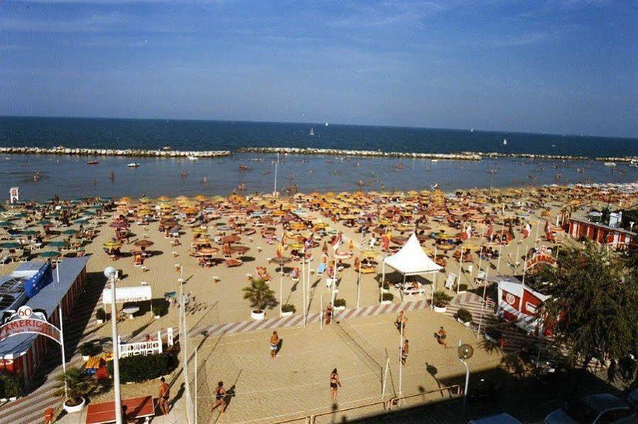 Hotel Holiday Beach Viserbella di Rimini Exterior foto